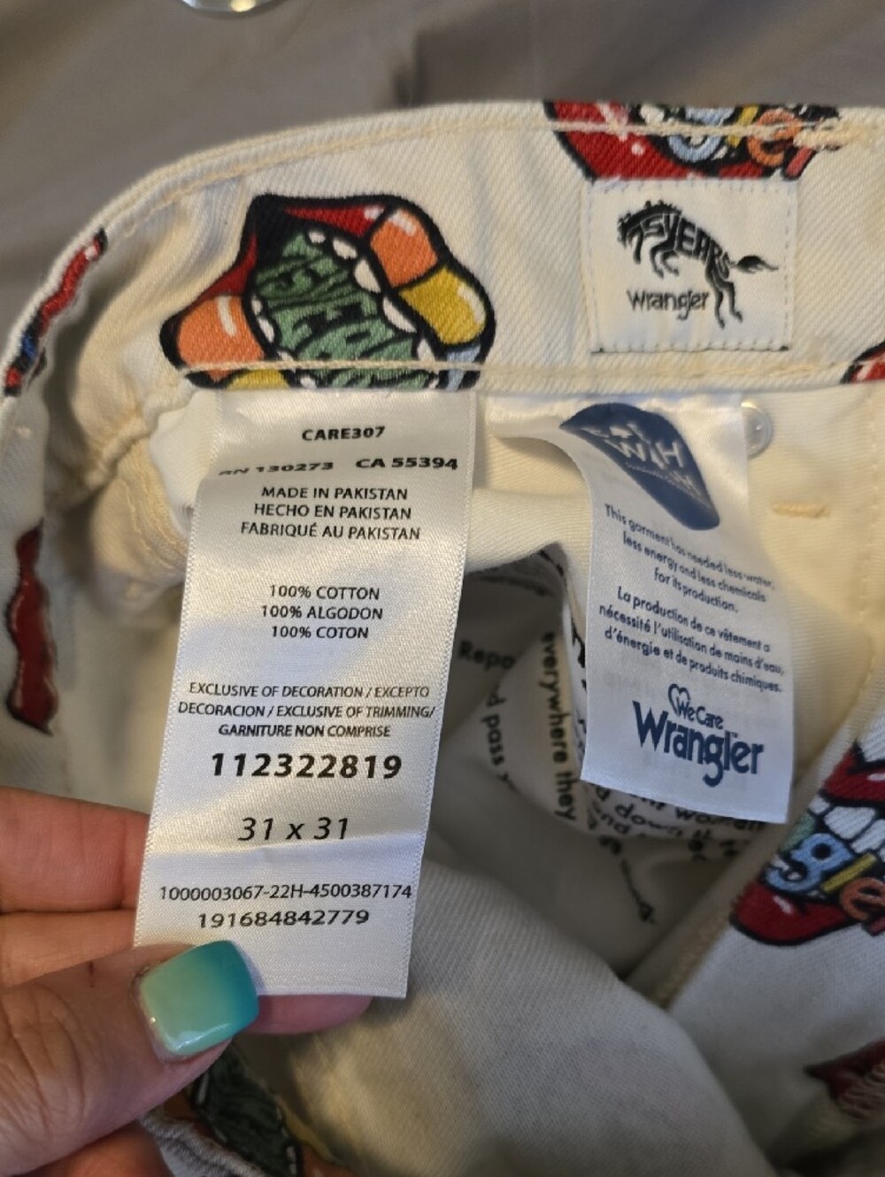Wrangler White Barrels with Red Lip & Multicolor Pop Prints - Picture 6 of 6